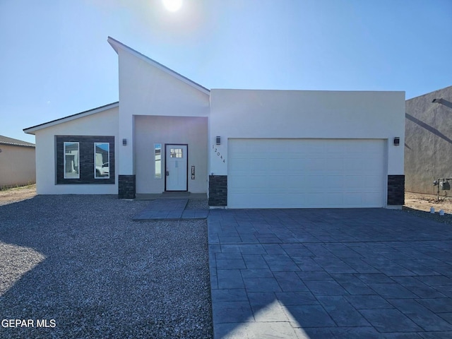 view of front facade with a garage