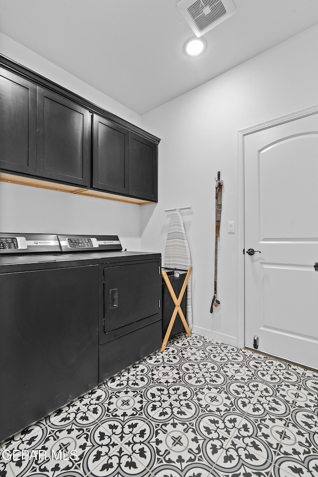 washroom with cabinet space, visible vents, baseboards, washing machine and dryer, and recessed lighting