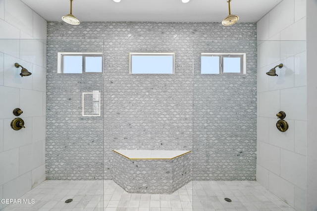 bathroom featuring tiled shower