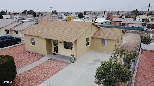 view of front of property