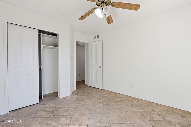 unfurnished bedroom featuring ceiling fan and a closet