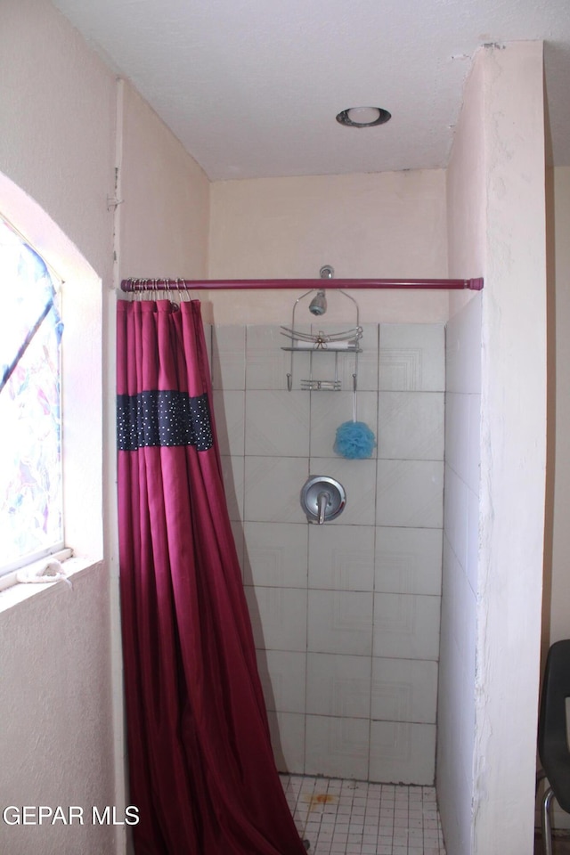 bathroom featuring a shower with curtain