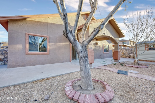 view of front facade featuring a patio area and stucco siding