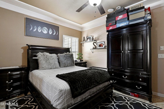 bedroom featuring ceiling fan