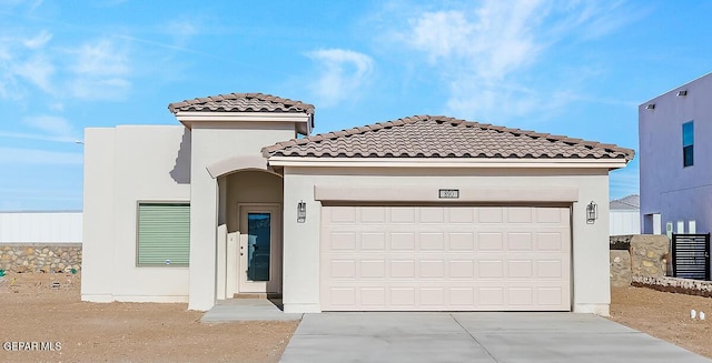 view of front facade featuring a garage