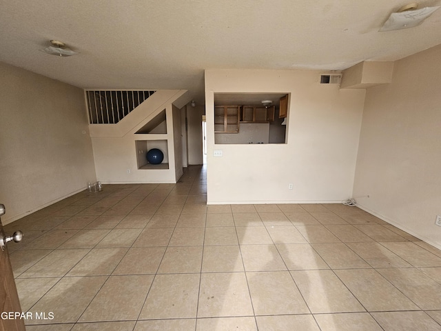 empty room featuring light tile patterned floors