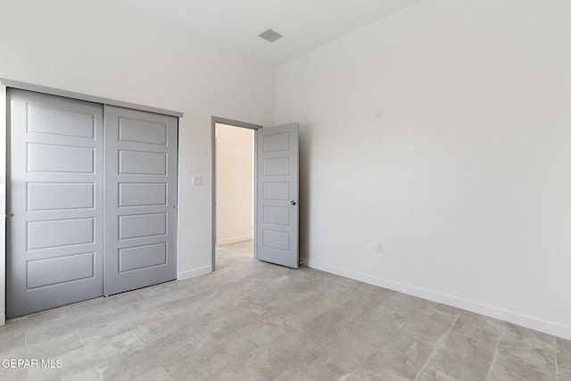 unfurnished bedroom featuring a closet, visible vents, and baseboards