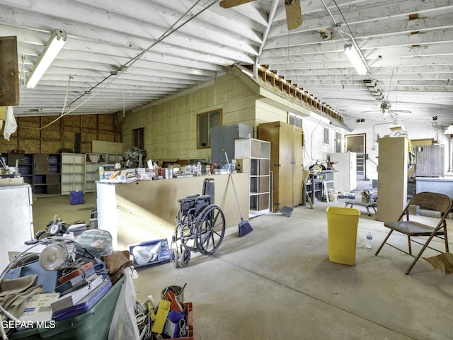 garage featuring ceiling fan