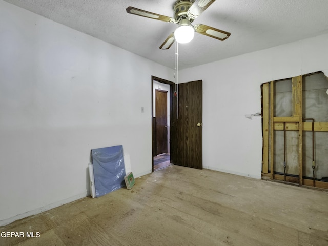 spare room featuring ceiling fan and a textured ceiling