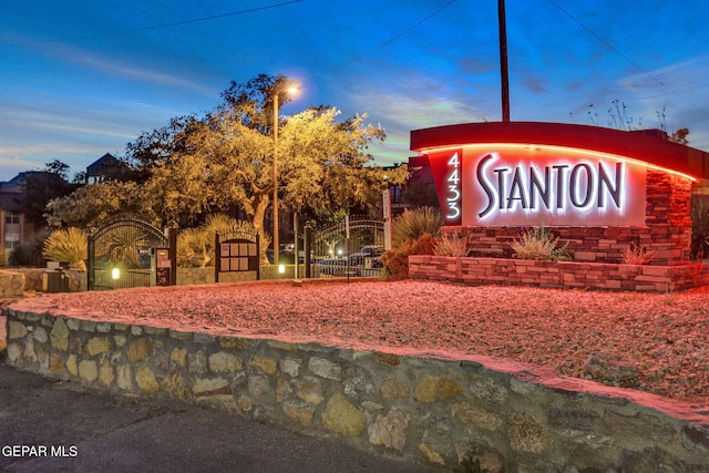 view of community / neighborhood sign