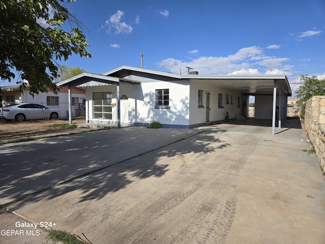 view of front facade featuring a carport