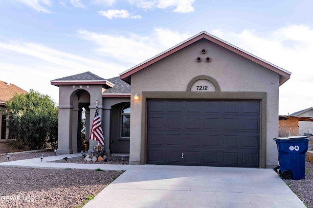 view of front facade featuring a garage