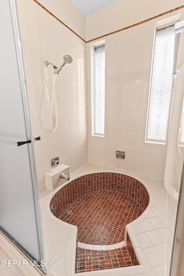 bathroom featuring tiled shower