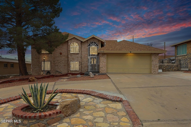 view of front facade featuring a garage