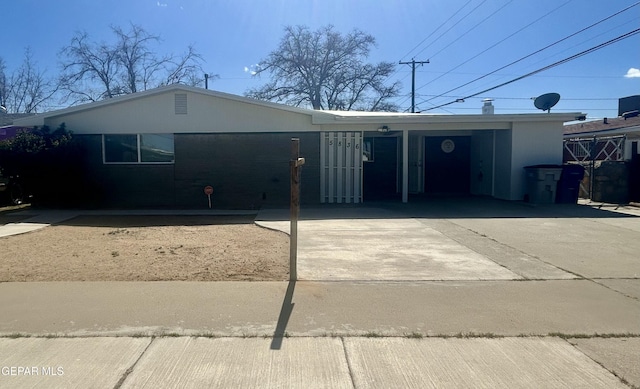 view of front of property