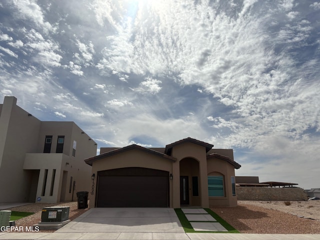 view of front facade featuring a garage