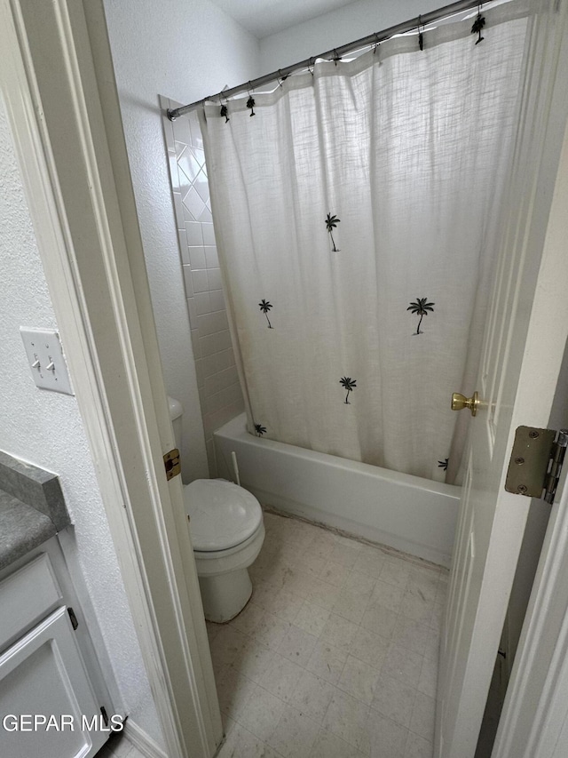 full bathroom featuring vanity, toilet, and shower / bath combo