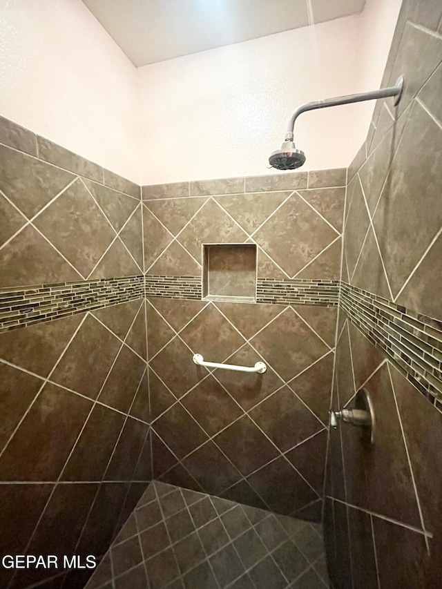 interior details with a tile shower