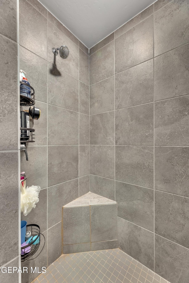 bathroom featuring tiled shower