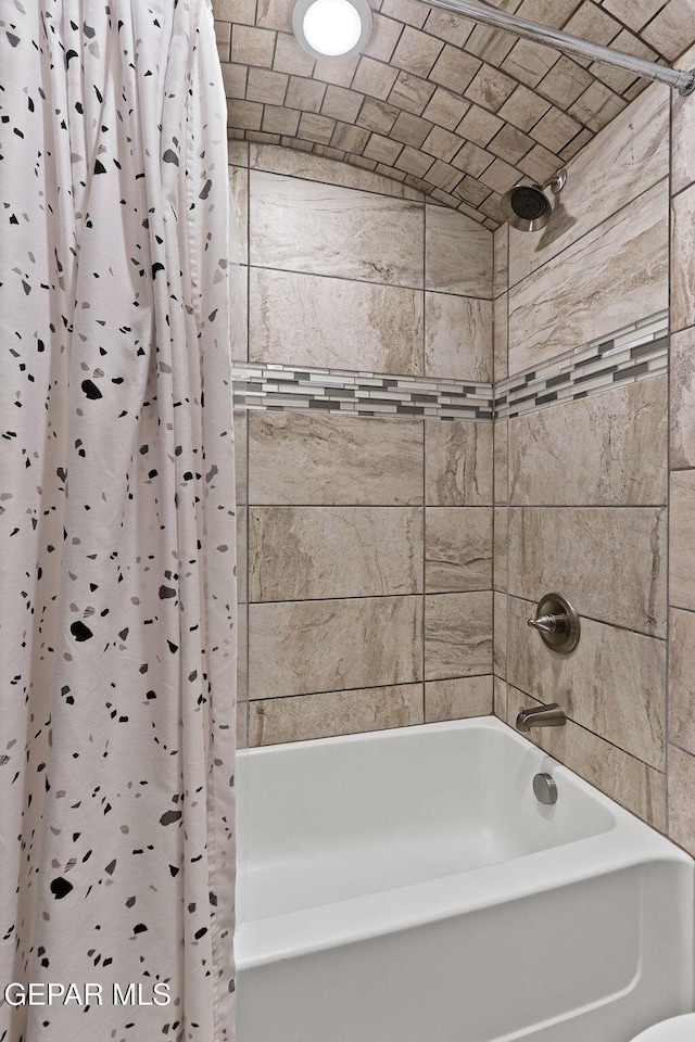 bathroom with shower / tub combo