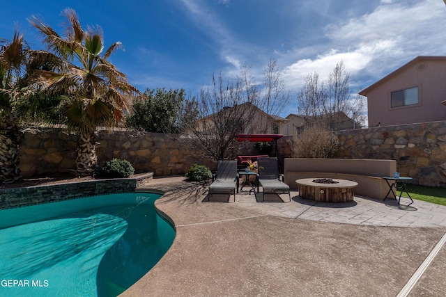 view of swimming pool featuring a fire pit, a patio, a fenced backyard, and a fenced in pool