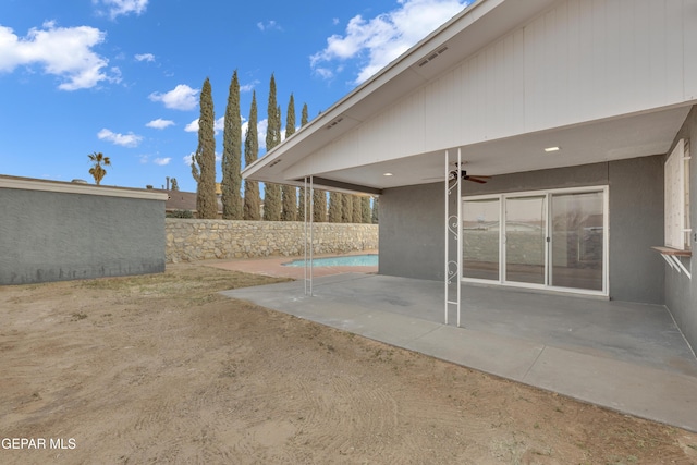 view of yard with fence, a ceiling fan, and a patio