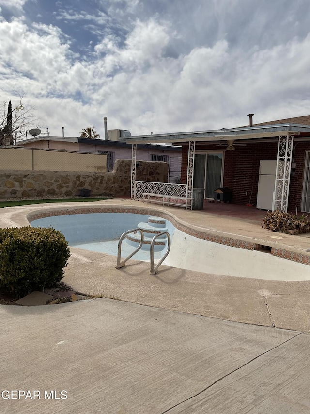 view of pool featuring fence, a fenced in pool, and a patio