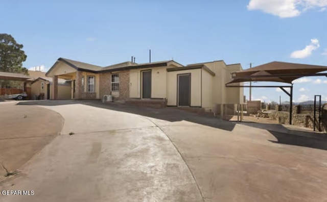 view of front of home with concrete driveway