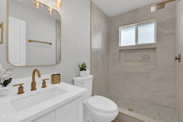 full bath featuring toilet, visible vents, a tile shower, and vanity