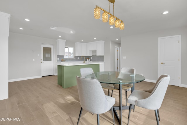 dining area featuring recessed lighting, light wood-style flooring, and baseboards