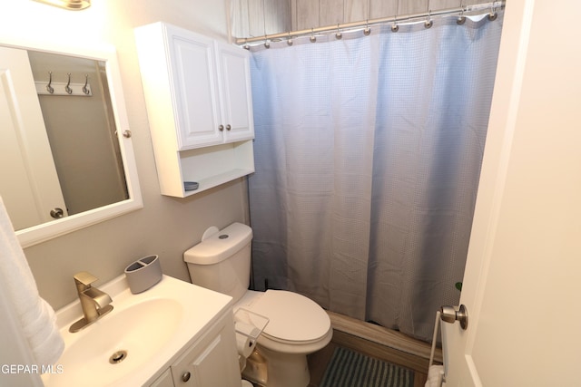 full bathroom with toilet, a shower with shower curtain, and vanity