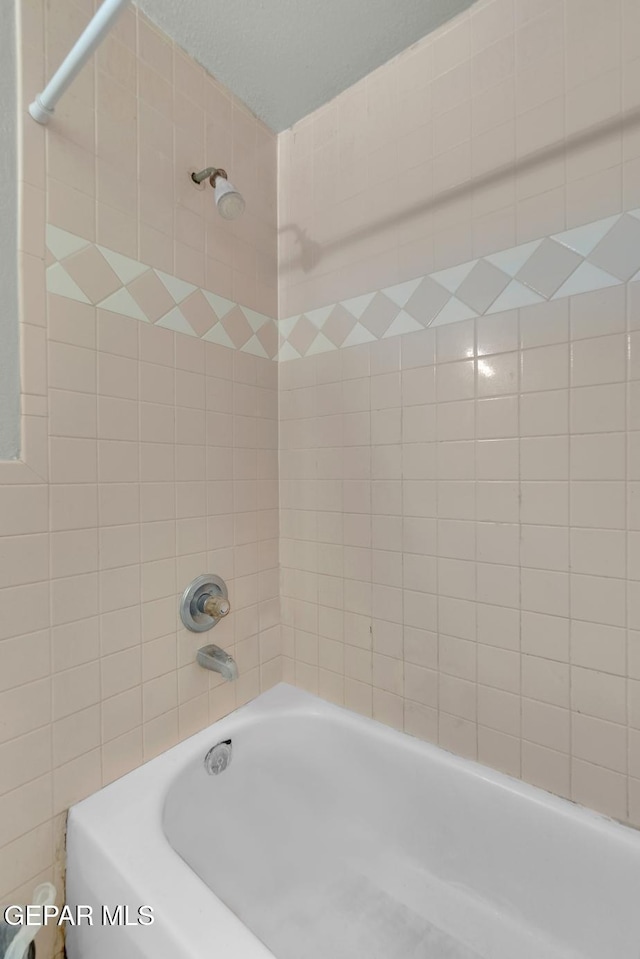 bathroom featuring shower / tub combination