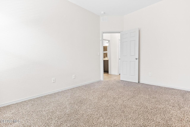 unfurnished room featuring light carpet, visible vents, and baseboards