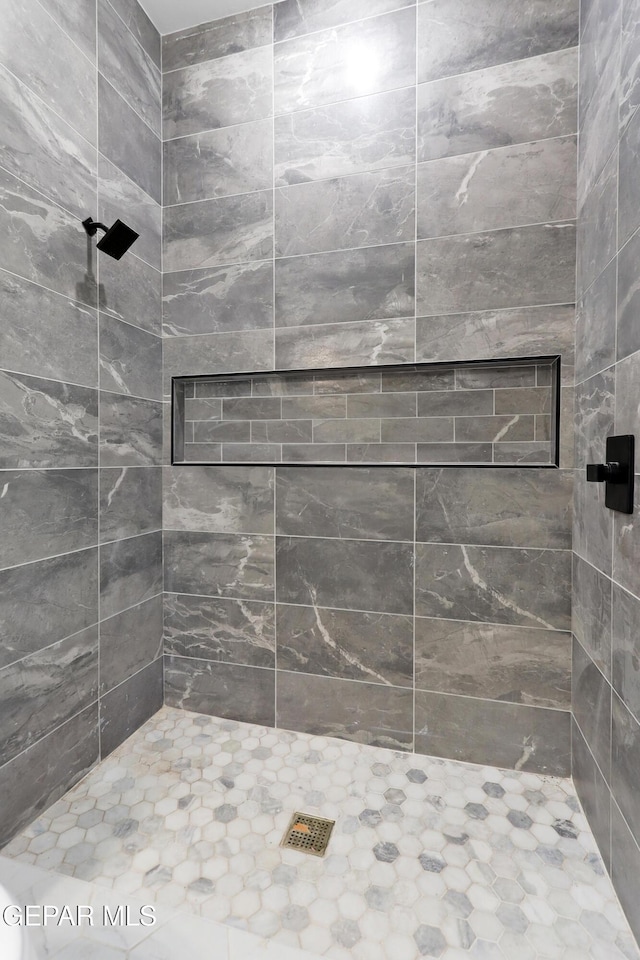 bathroom featuring tiled shower