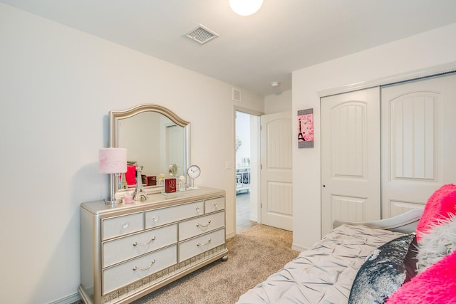 14291 Armando Silva Dr, El Paso, TX 79938 - bedroom featuring light carpet, a closet, visible vents, and baseboards