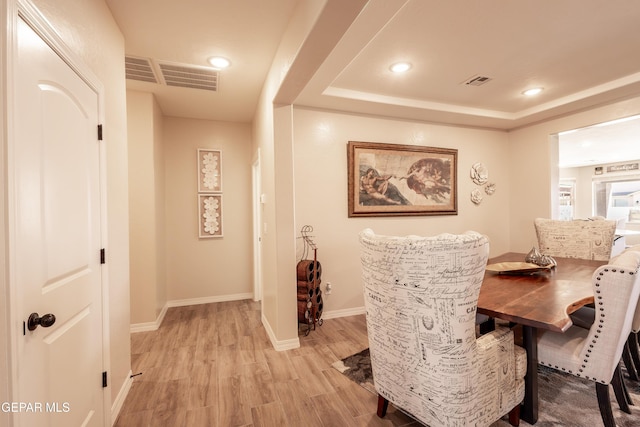 dining area featuring light wood finished floors, baseboards, visible vents, and recessed lighting