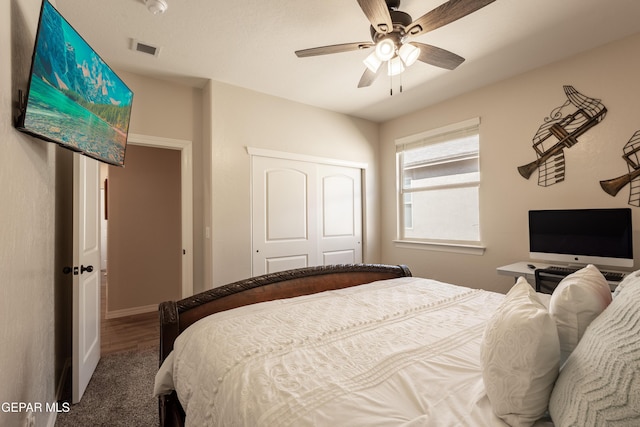 bedroom featuring a ceiling fan, baseboards, visible vents, and a closet