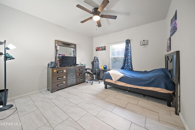 bedroom with ceiling fan and baseboards