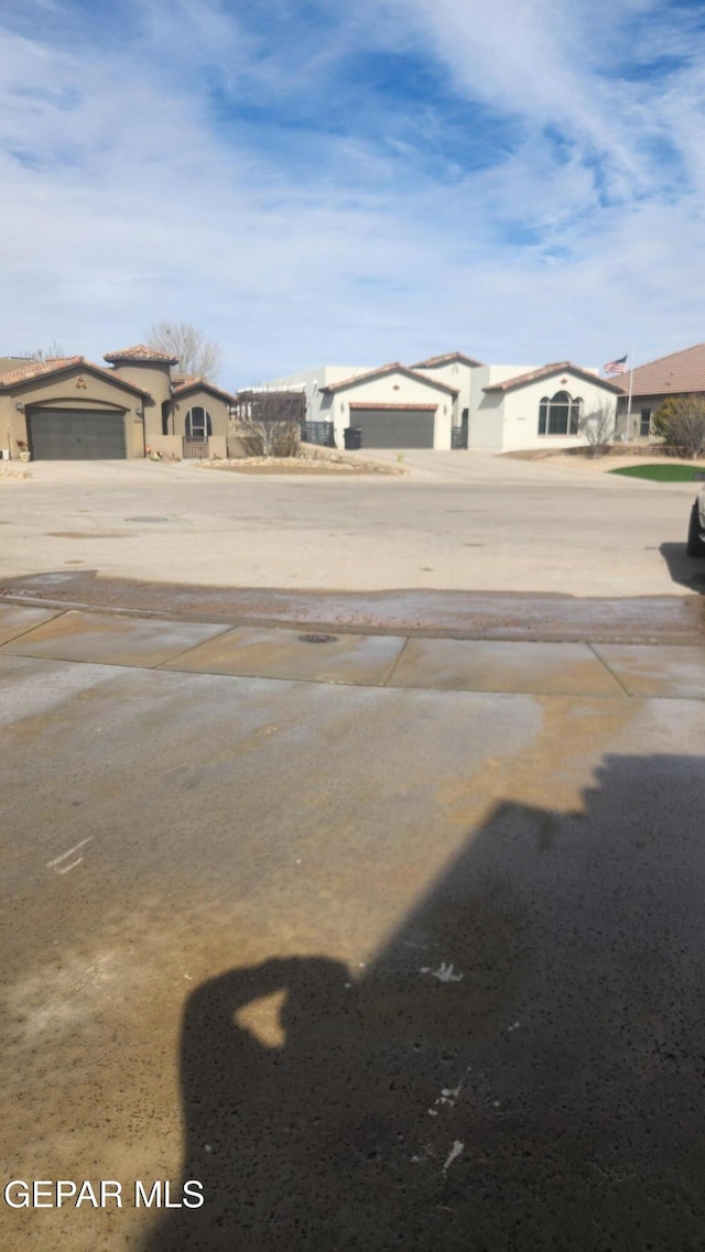 view of yard featuring a residential view