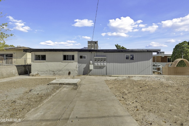 manufactured / mobile home with brick siding and fence