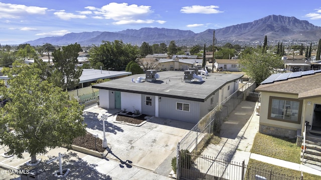 birds eye view of property featuring a residential view and a mountain view