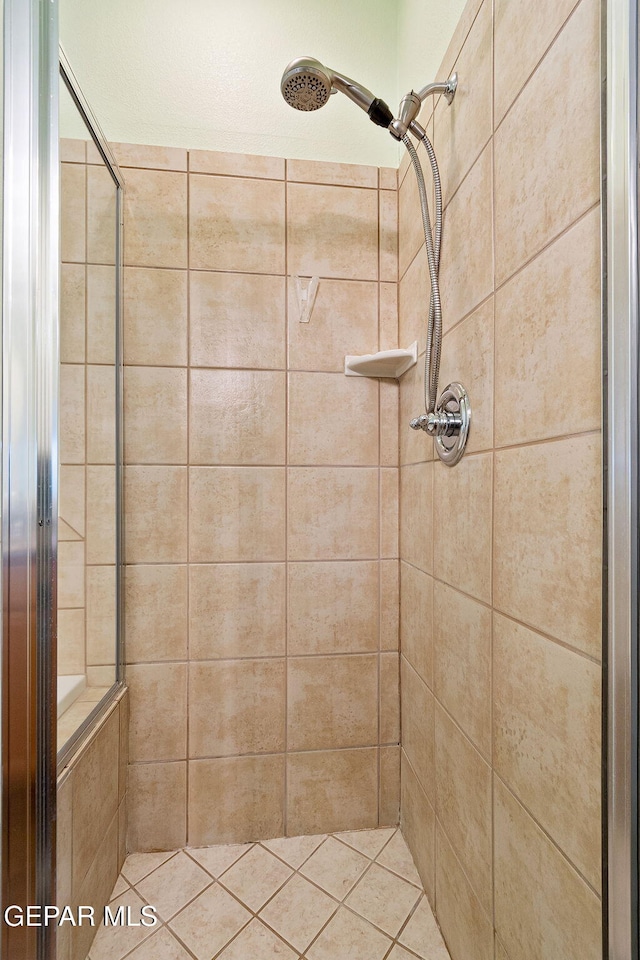 bathroom featuring tiled shower