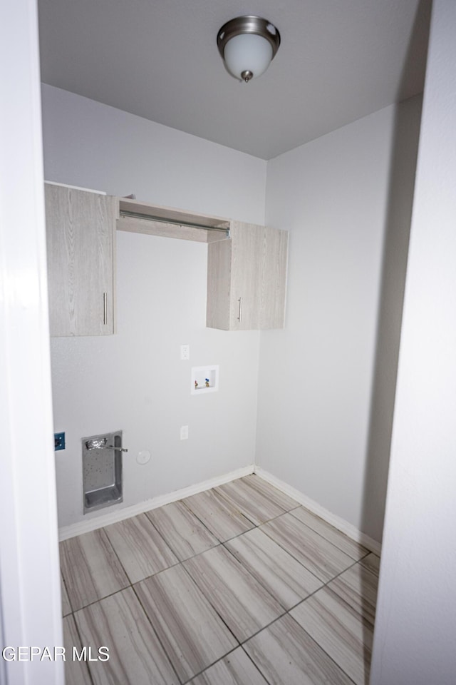 clothes washing area with hookup for a washing machine, hookup for a gas dryer, laundry area, and baseboards