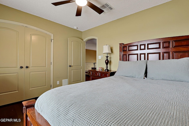 bedroom with a closet, visible vents, and a textured ceiling