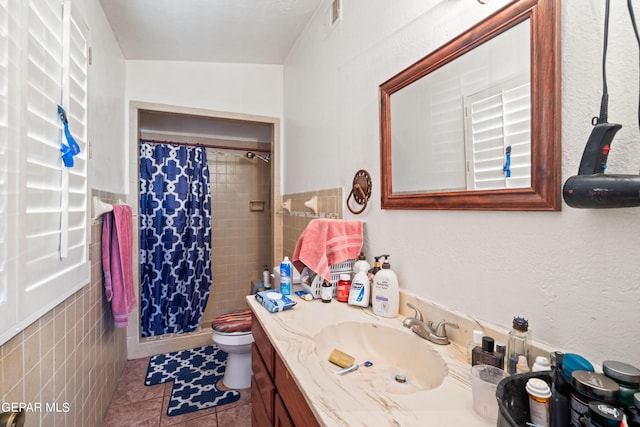 full bathroom with tile walls, visible vents, toilet, vanity, and a shower with curtain