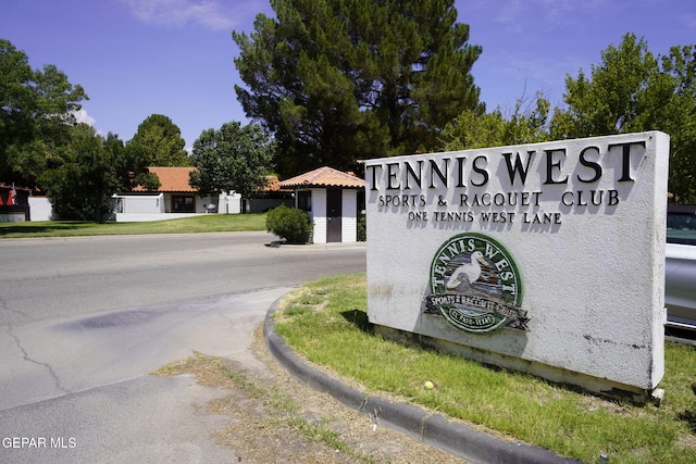 view of community / neighborhood sign