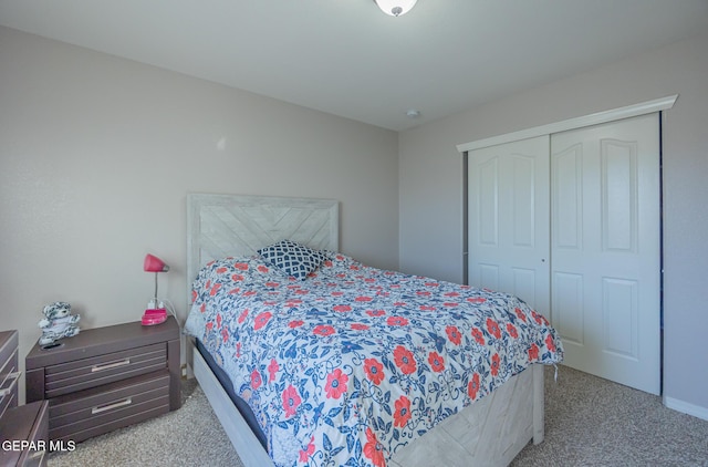 bedroom featuring carpet and a closet