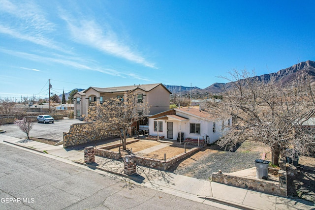 view of front of house featuring a mountain view