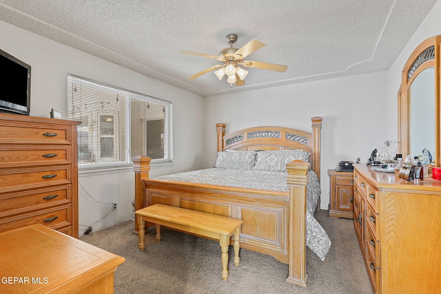 bedroom featuring light carpet, ceiling fan, and a textured ceiling