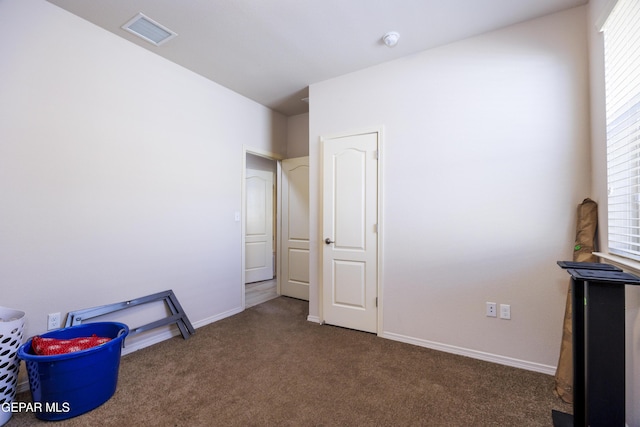 recreation room featuring visible vents, carpet flooring, and baseboards